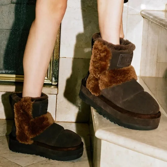 UGG Classic Chillapeak Boots Burnt Cedar - Picture 1 of 10